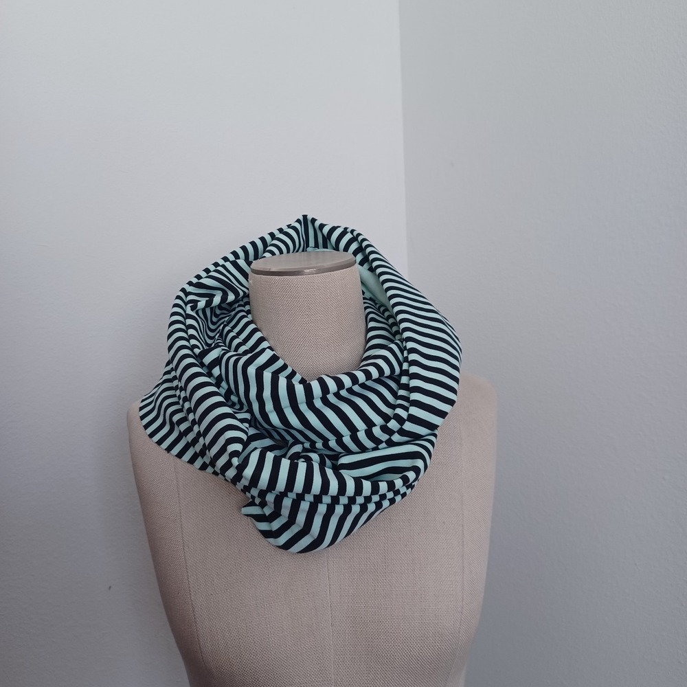 Lululemon Vinyasa Scarf Womens OS Classic Stripe Stretch Button Snap Lightweight